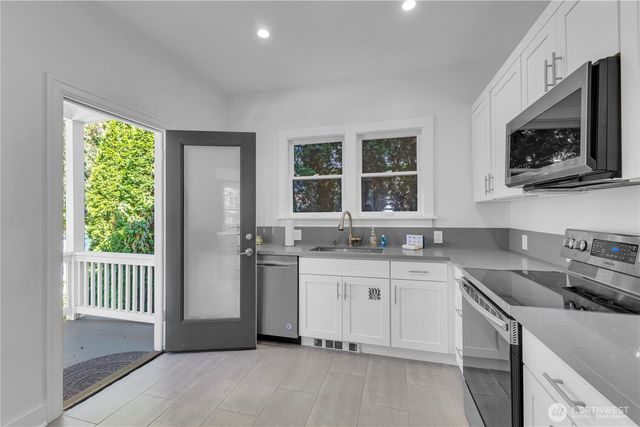 250 NE 50th Street, Seattle, WA 98105