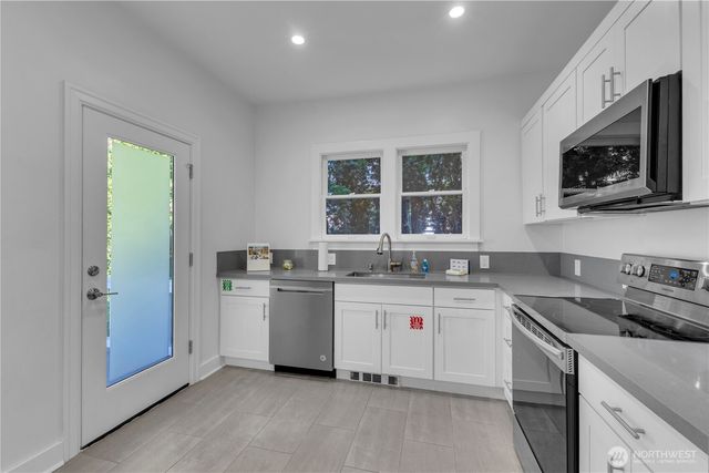 250 NE 50th Street, Seattle, WA 98105