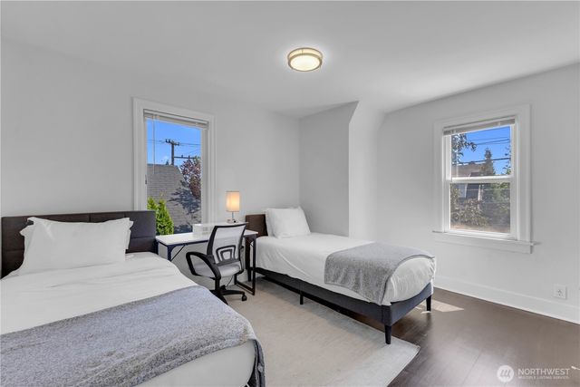 250 NE 50th Street, Seattle, WA 98105