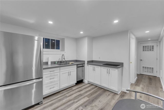 250 NE 50th Street, Seattle, WA 98105