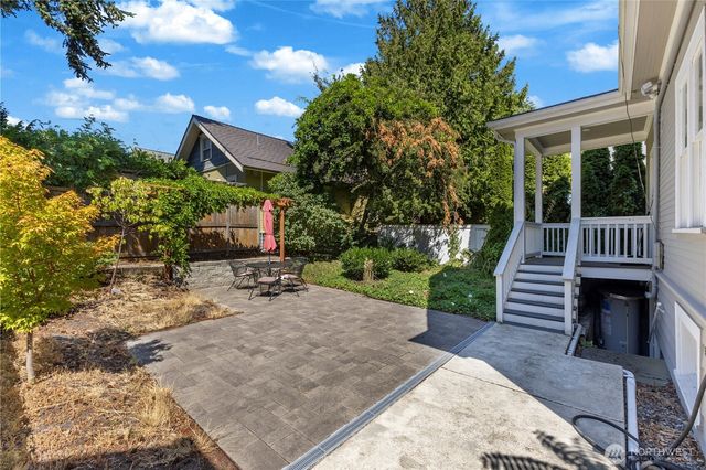 250 NE 50th Street, Seattle, WA 98105
