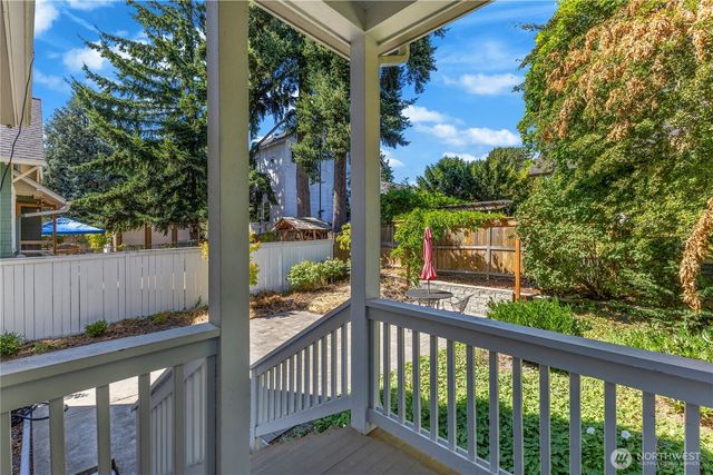 250 NE 50th Street, Seattle, WA 98105