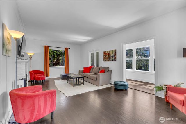 250 NE 50th Street, Seattle, WA 98105