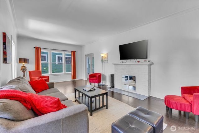 250 NE 50th Street, Seattle, WA 98105