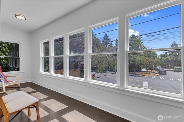 250 NE 50th Street, Seattle, WA 98105