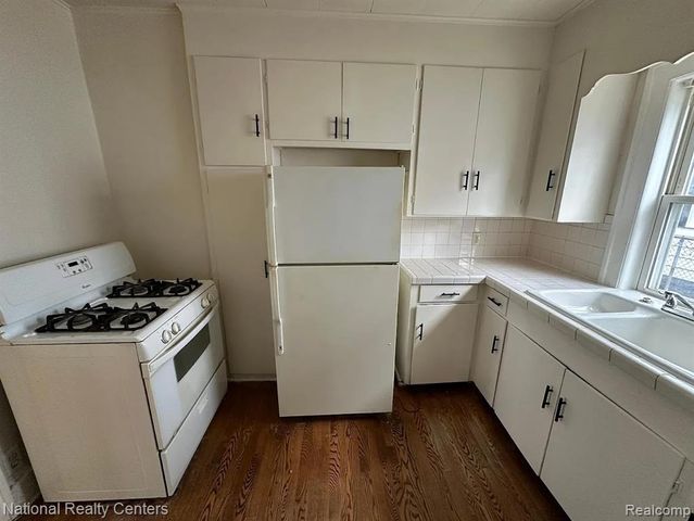 156 Mark Avenue, Pontiac, MI 48341