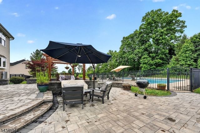 6 Big Top Dr, West Amwell Twp., NJ 08530