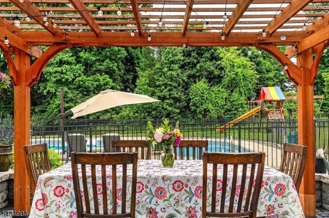 6 Big Top Dr, West Amwell Twp., NJ 08530