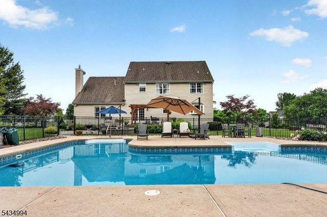6 Big Top Dr, West Amwell Twp., NJ 08530