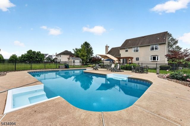 6 Big Top Dr, West Amwell Twp., NJ 08530