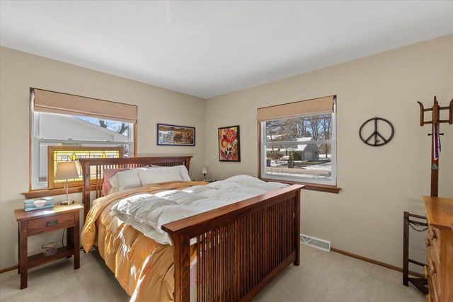 6530 N Alberta COURT, Glendale, WI 53217