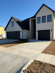 2612 E 135th Street S, Bixby, OK 74008