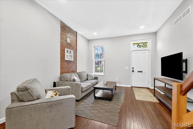 1323 Shenandoah Avenue, St Louis, MO 63104