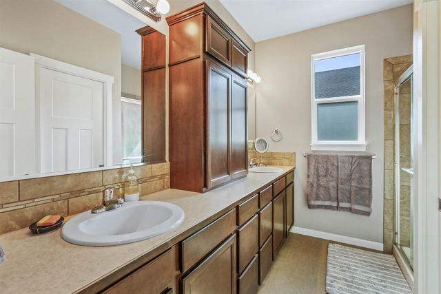 712 E E Belle Ln, Colbert, WA 99005