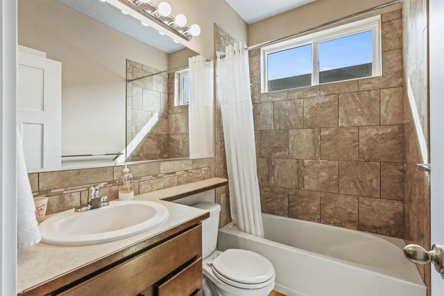 712 E E Belle Ln, Colbert, WA 99005