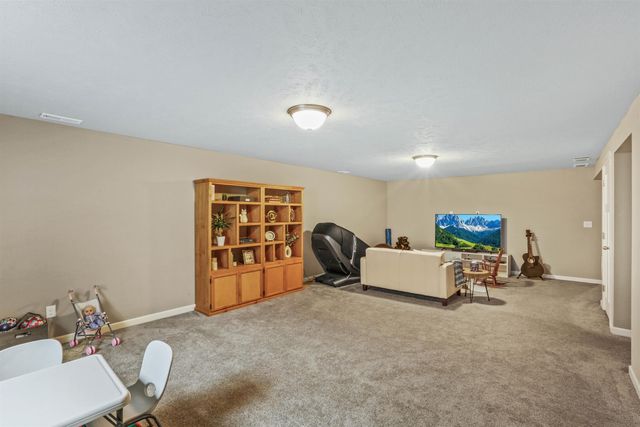 712 E E Belle Ln, Colbert, WA 99005