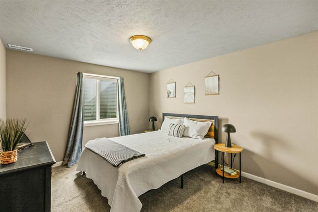 712 E E Belle Ln, Colbert, WA 99005