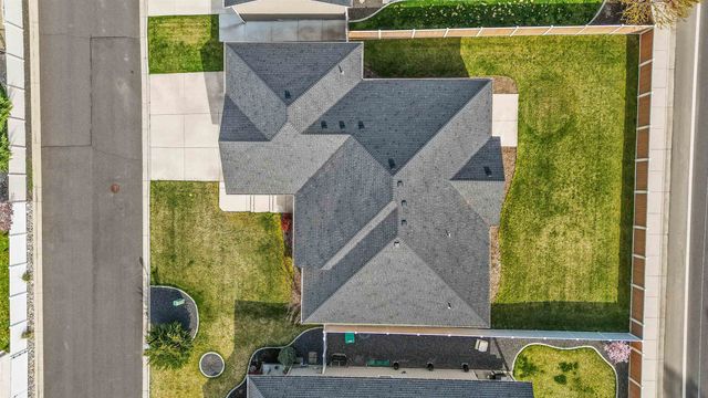712 E E Belle Ln, Colbert, WA 99005