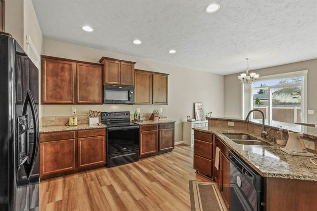 712 E E Belle Ln, Colbert, WA 99005