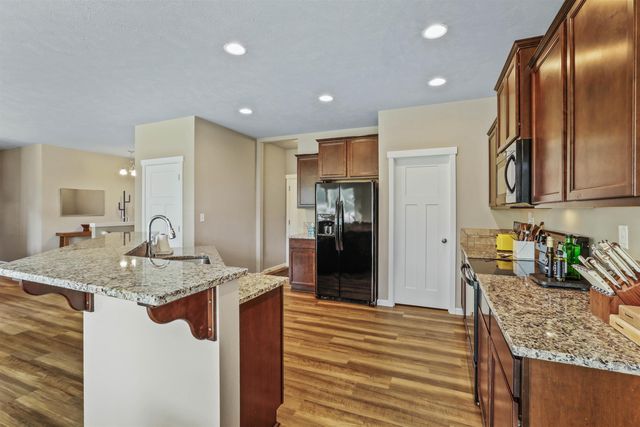712 E E Belle Ln, Colbert, WA 99005