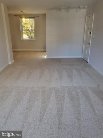 3279 S STAFFORD ST #B1, Arlington, VA 22206