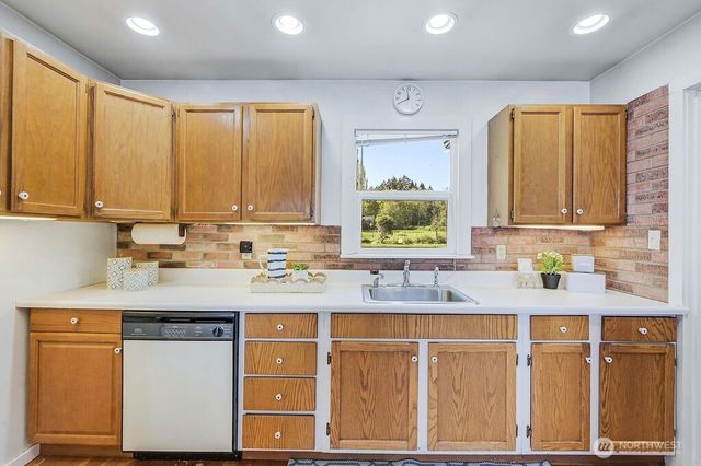 1671 Oak Bay Road, Port Hadlock, WA 98339