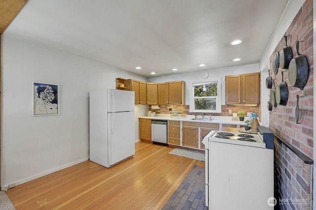1671 Oak Bay Road, Port Hadlock, WA 98339