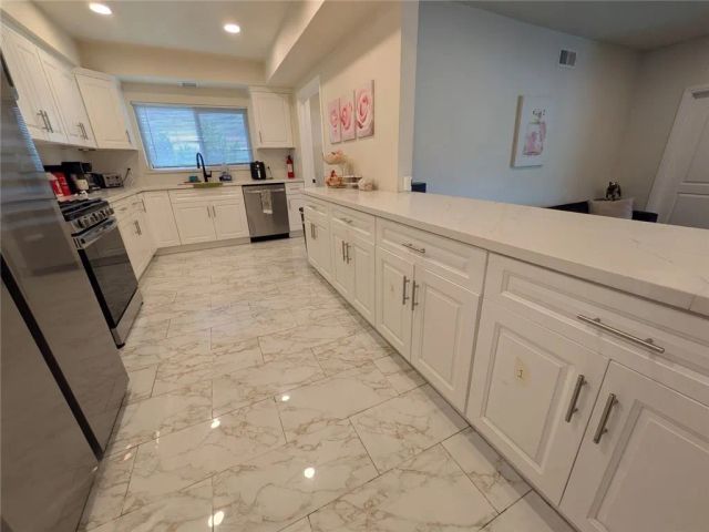 4741 Don Pio dr, Woodland Hills, CA 91364