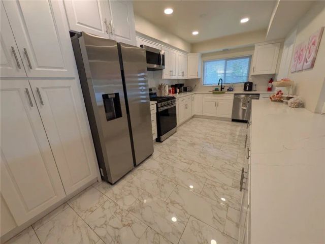 4741 Don Pio dr, Woodland Hills, CA 91364