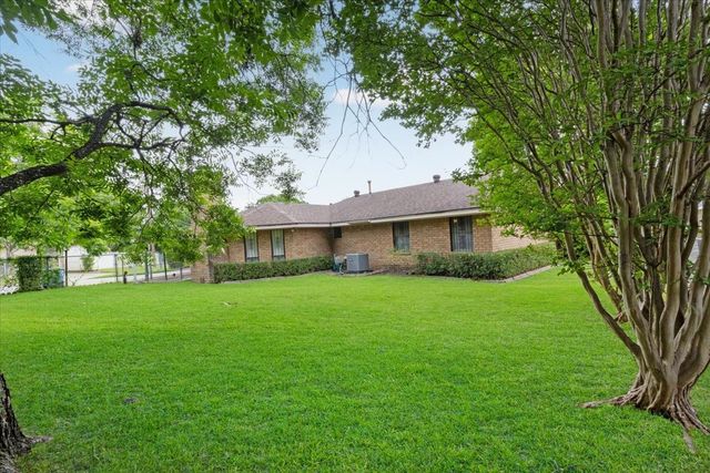 1811 Reynoldston Lane, Dallas, TX 75232