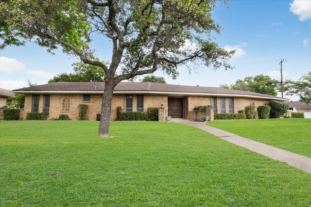 1811 Reynoldston Lane, Dallas, TX 75232