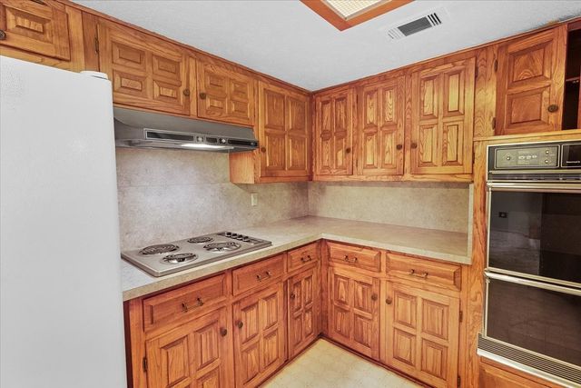 1811 Reynoldston Lane, Dallas, TX 75232