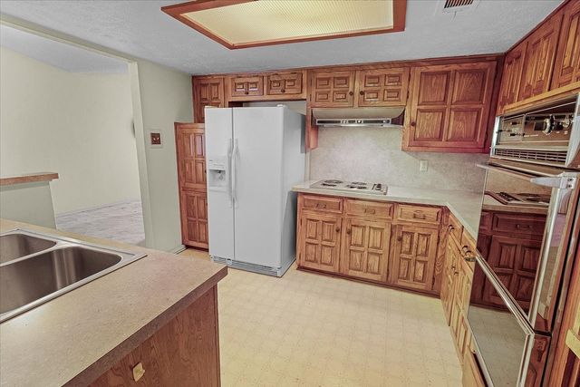 1811 Reynoldston Lane, Dallas, TX 75232