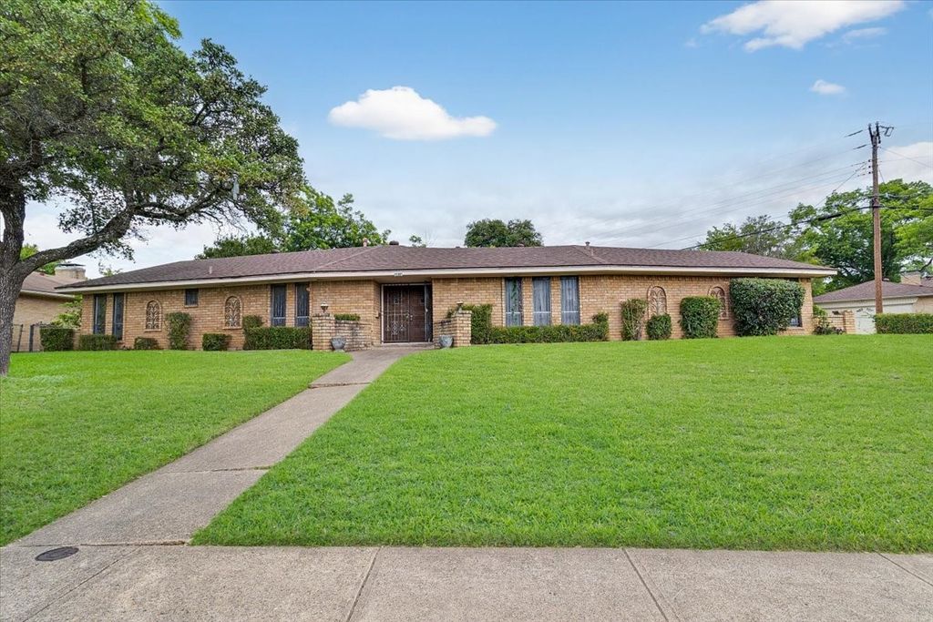 1811 Reynoldston Lane, Dallas, TX 75232