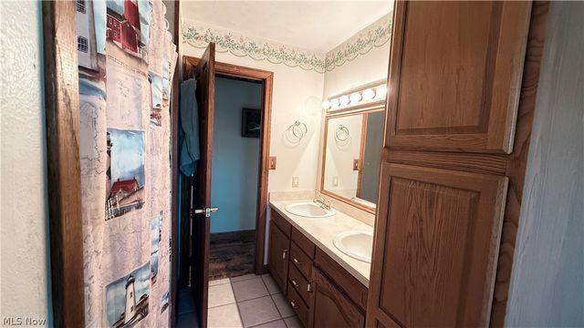 5655 Helen Drive, Zanesville, OH 43701