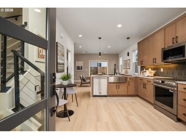 6961 N Burr Ave, Portland, OR 97203