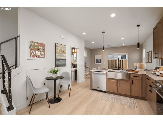 6961 N Burr Ave, Portland, OR 97203