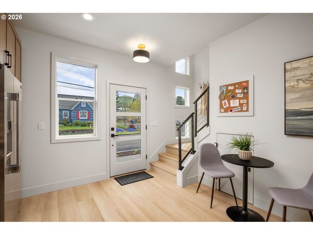 6961 N Burr Ave, Portland, OR 97203