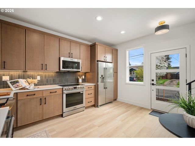 6961 N Burr Ave, Portland, OR 97203