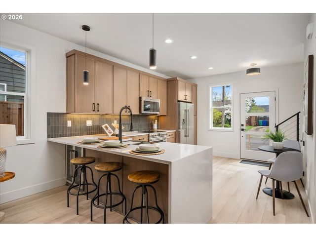 6961 N Burr Ave, Portland, OR 97203