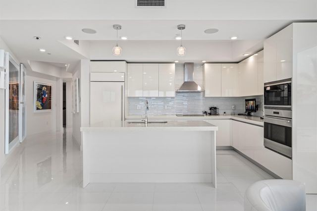 1200 Hillsboro Mile 1305, Hillsboro Beach, FL 33062