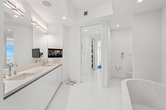 1200 Hillsboro Mile 1305, Hillsboro Beach, FL 33062