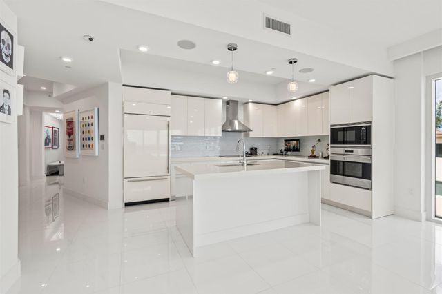 1200 Hillsboro Mile 1305, Hillsboro Beach, FL 33062