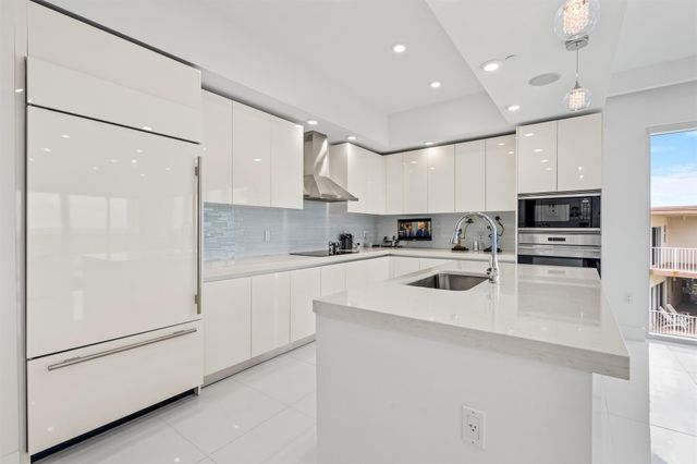 1200 Hillsboro Mile 1305, Hillsboro Beach, FL 33062