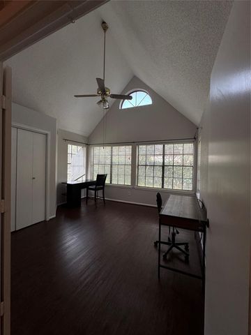2425 Holly Hall St Street B28, Houston, TX 77054