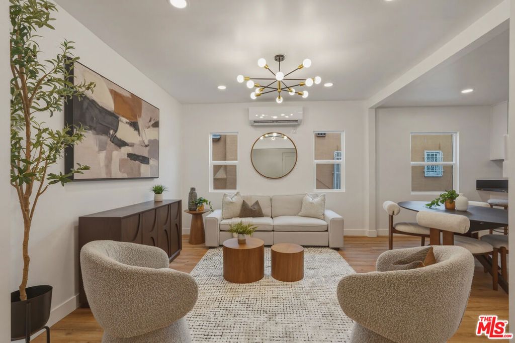 528 W 99th Street, Los Angeles, CA 90044 — photo 2