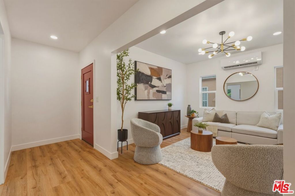 528 W 99th Street, Los Angeles, CA 90044 — photo 3