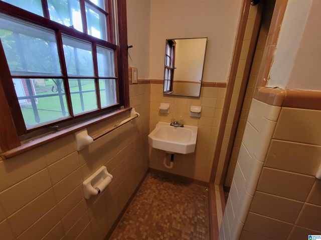 1010 7TH AVENUE, Midfield, AL 35228