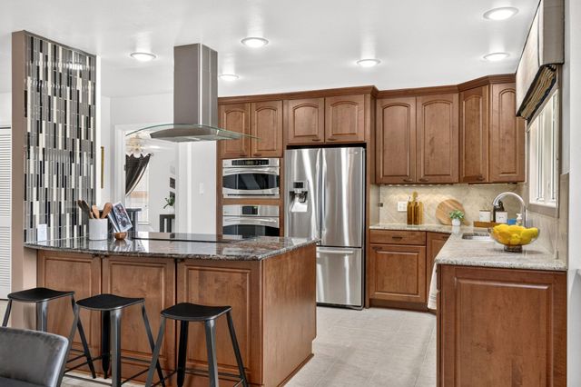 700 Rogart DR, Spicewood, TX 78669