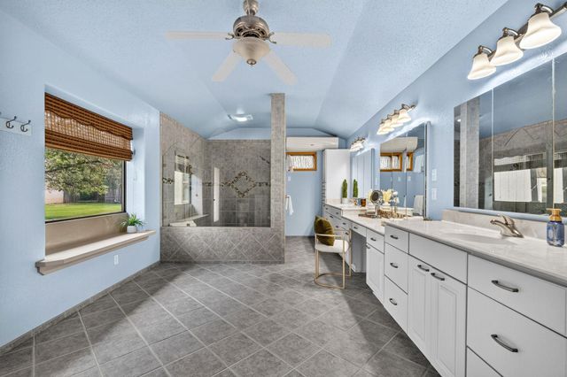 700 Rogart DR, Spicewood, TX 78669